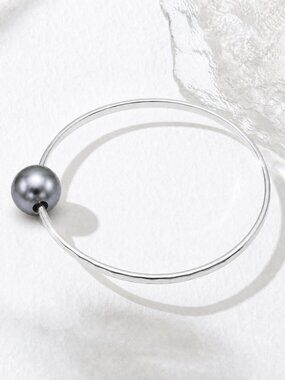 Black/Gray Pearl Silver Hammered Wire Bangle Bracelet